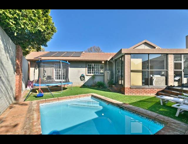 4 BEDROOM TOWNHOUSE FOR SALE IN SUIDEROORD